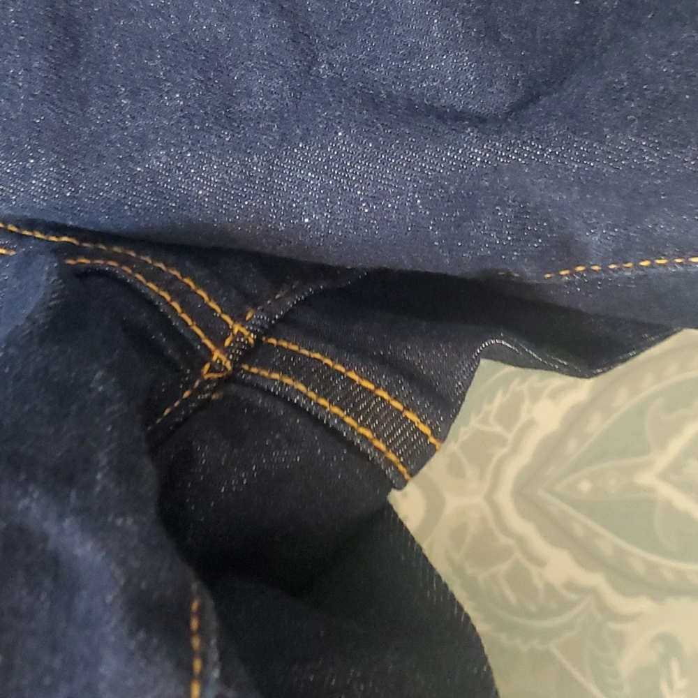 OLD NAVY MID RISE SHORTS - Picture 2 of 5